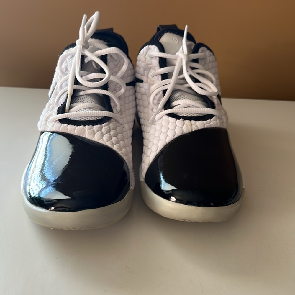 Nike LeBron Witness 3 Premium - Picture 8 of 11